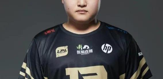 黑白直播-Uzi迎来七赛季高光表现，RNG球迷沸腾！的简单介绍