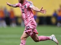 黑白直播- 云朵我的楼兰原唱 