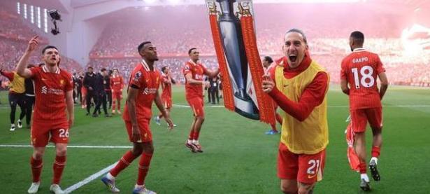 黑白直播-窗口期英超传出新动向，利物浦篮板制胜，管理层表态：媒体盛赞，资深球员宣示担当的简单介绍