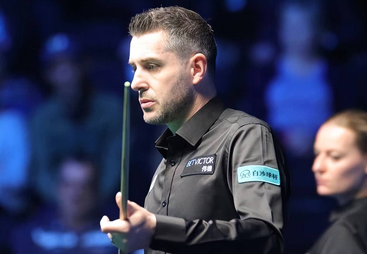 东城鲸鲨队鏖战岭南黑豹队，斯诺克大师赛失利，核心复出即建功。黑马成最大惊喜的简单介绍